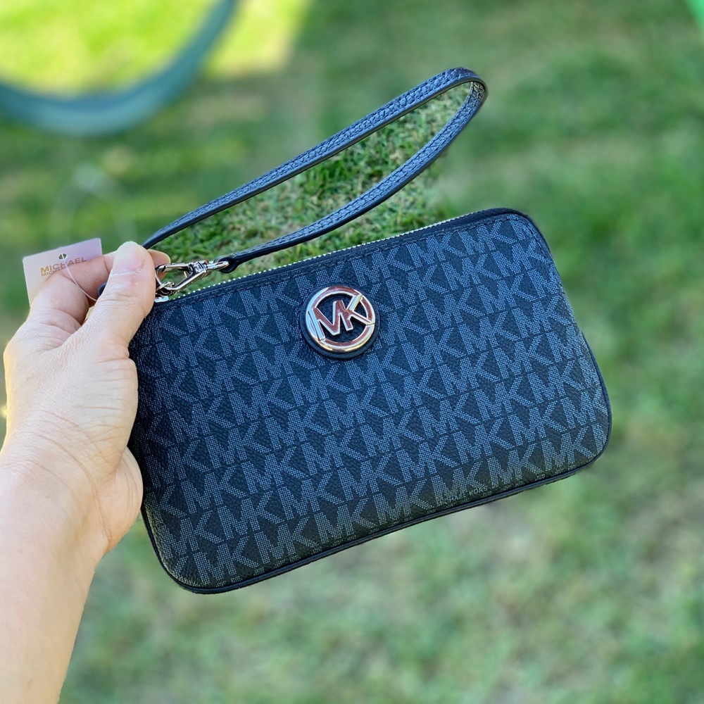Michael Kors Fulton Admiral Signature Large TZ Wristlet/ Silver Tone Hardware